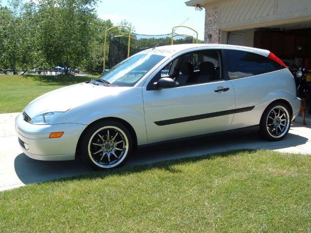 side fofo in the driveway